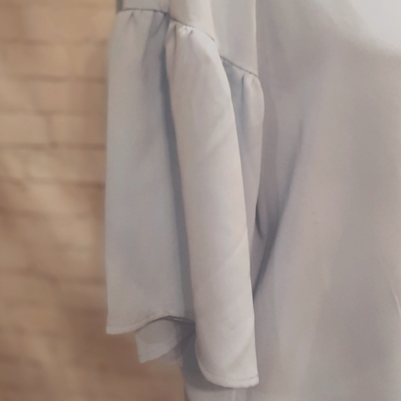 Arianna Raglan Ruffle Sleeve Blouse - Beautiful Powder Blue - Woman's Size Small - Picture 8 of 8